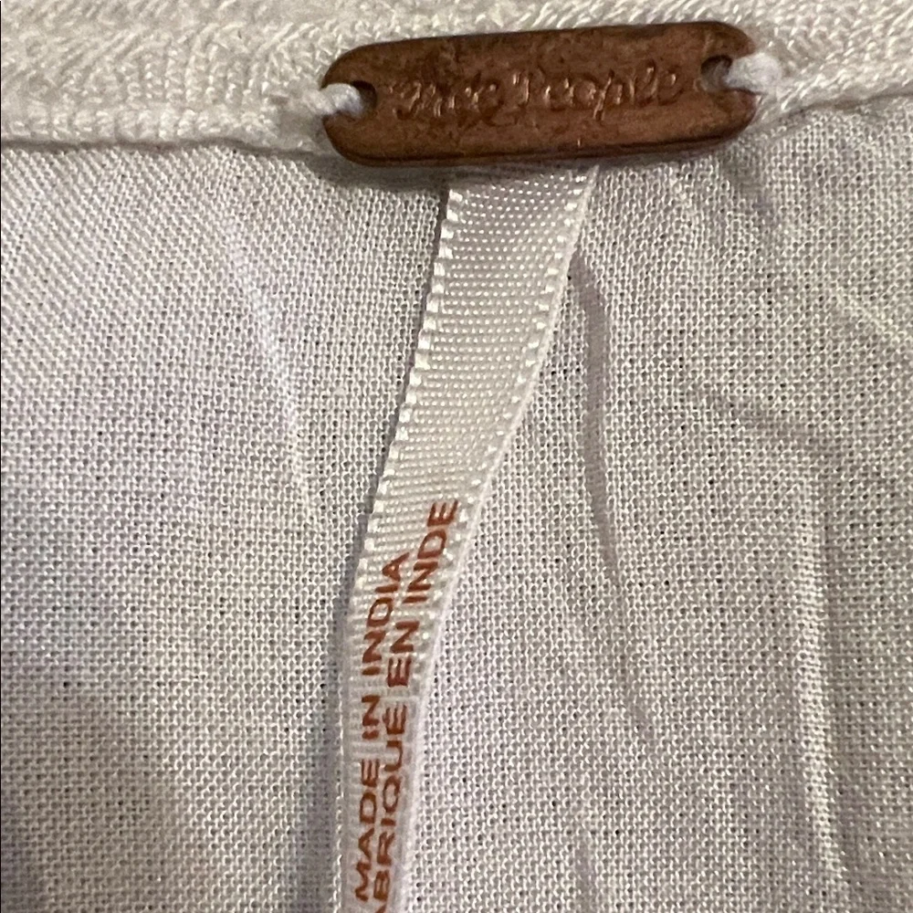 Free People Cream Elastic hem Blouse with Lace Sleeve Detail, EUC, L